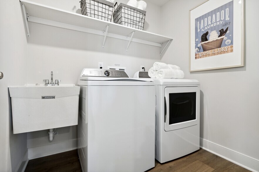 Building Photo - 4053 Heron Dr