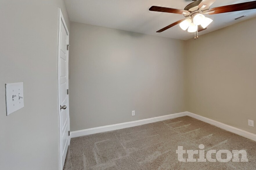 Building Photo - 1093 Whitney Dr