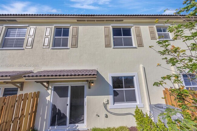 Building Photo - 2546 SE 29th St