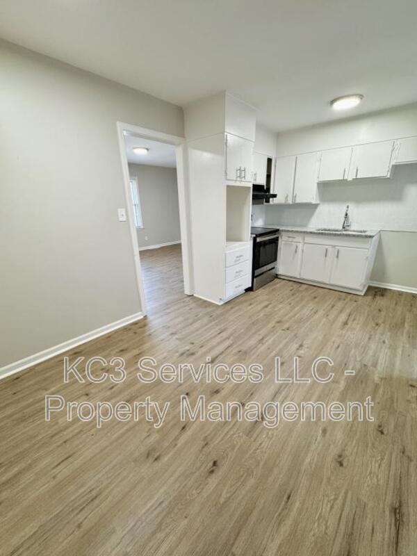 Building Photo - 5938 E 136th St