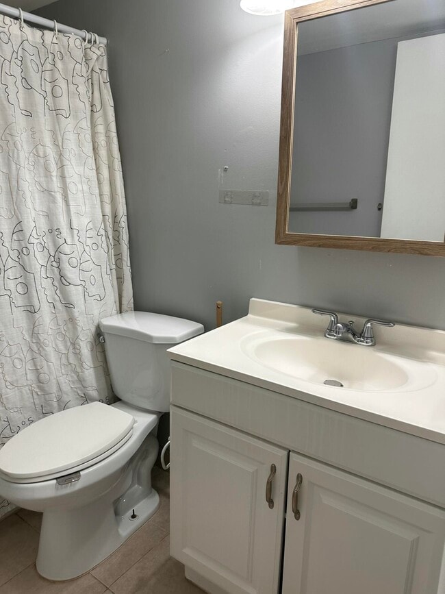 Building Photo - 2733 NE 1st Terrace