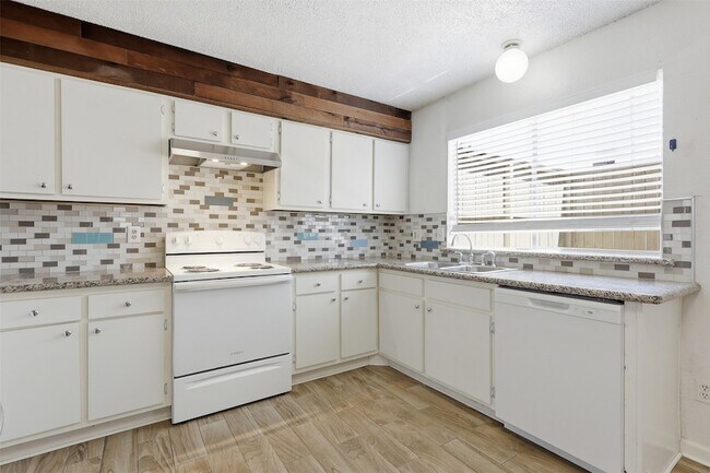 Building Photo - 7131 Westbranch Dr