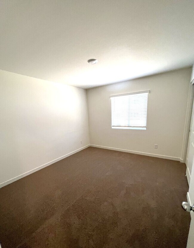 Building Photo - 443 Antares St