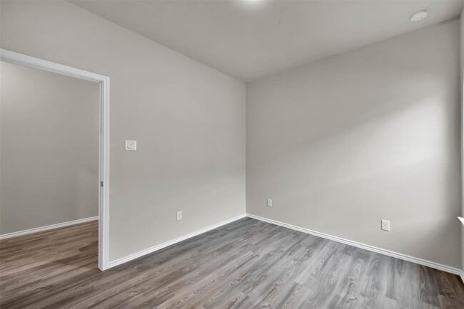Building Photo - 419 E Avenue G