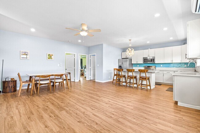 Building Photo - Upgraded 5 bedroom, 3 bath home