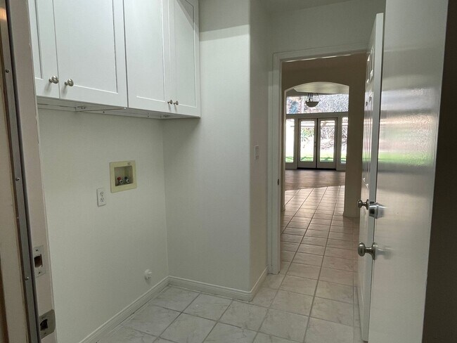 Building Photo - 1780 Blackbird Cir