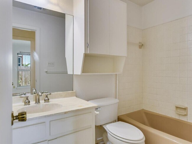 Building Photo - 8121 Ceberry Dr