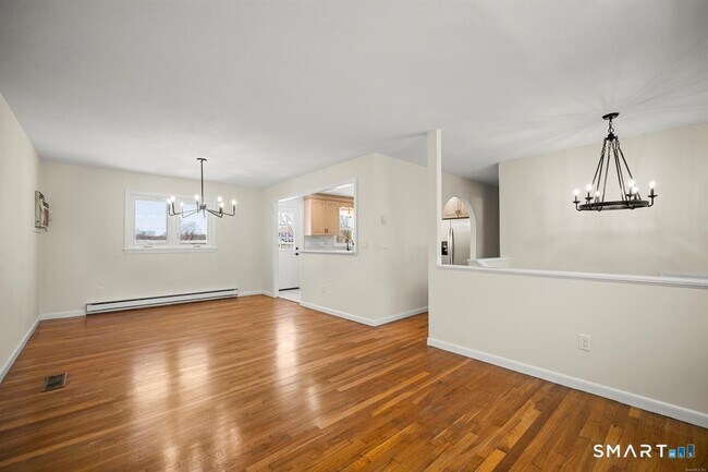 Building Photo - 25 Greenview Dr