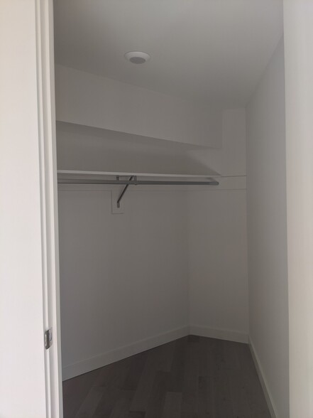 Building Photo - 654 N Virgil Ave