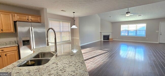 Building Photo - 1055 Livery Cir