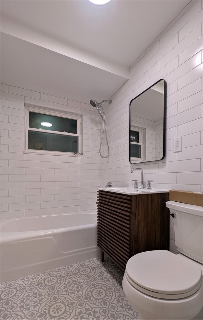 Building Photo - 728 Mulford St