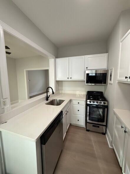 Building Photo - 108 Forrest Ave