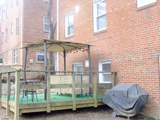 Building Photo - 8405 Greenwood Ave