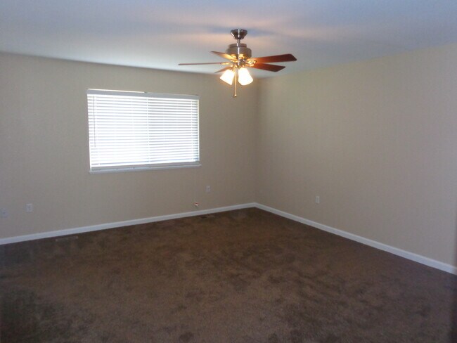 Building Photo - 136 Prairie Falcon Parkway