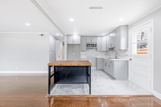 Building Photo - 4677 W 84th Pl