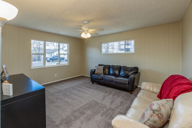Building Photo - 1100 Kirman Ave