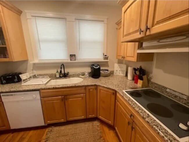 Building Photo - 41 S Dover Ave