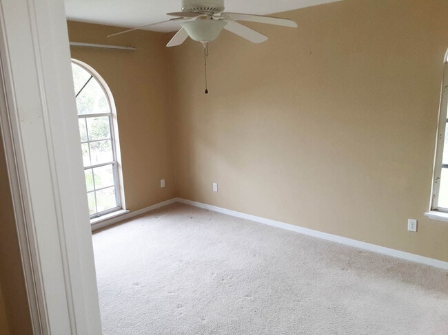 Building Photo - 749 Marthas Ln
