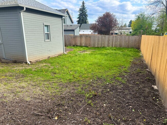 Building Photo - 3 Bedroom 2 Bath Forest Grove OR