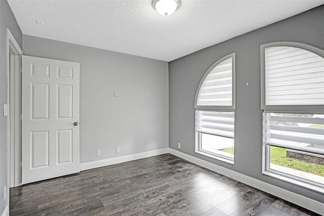 Building Photo - 5056 NW 95th Dr