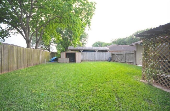 Building Photo - 3727 Meadow Pl Dr