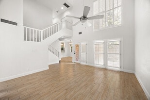 Building Photo - 8103 N New Braunfels Ave #5