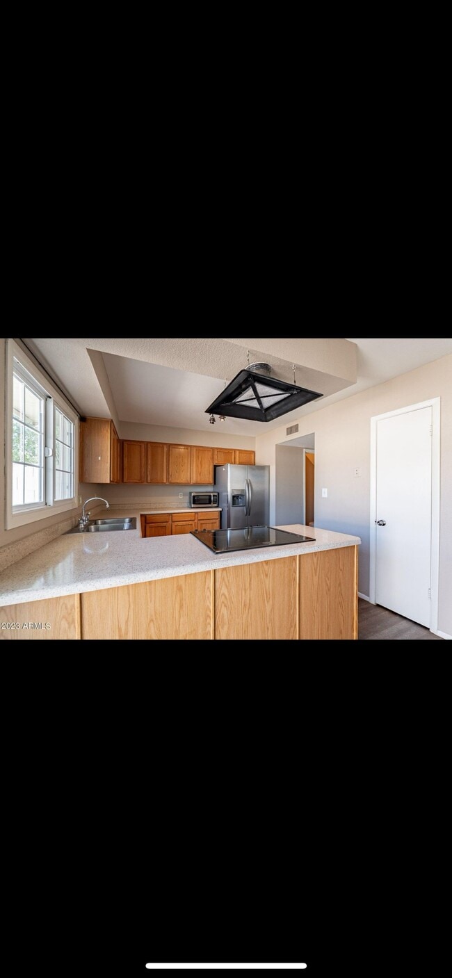 Building Photo - 6526 S McAllister Ave