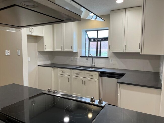Building Photo - 1015 Cascade Creek Dr