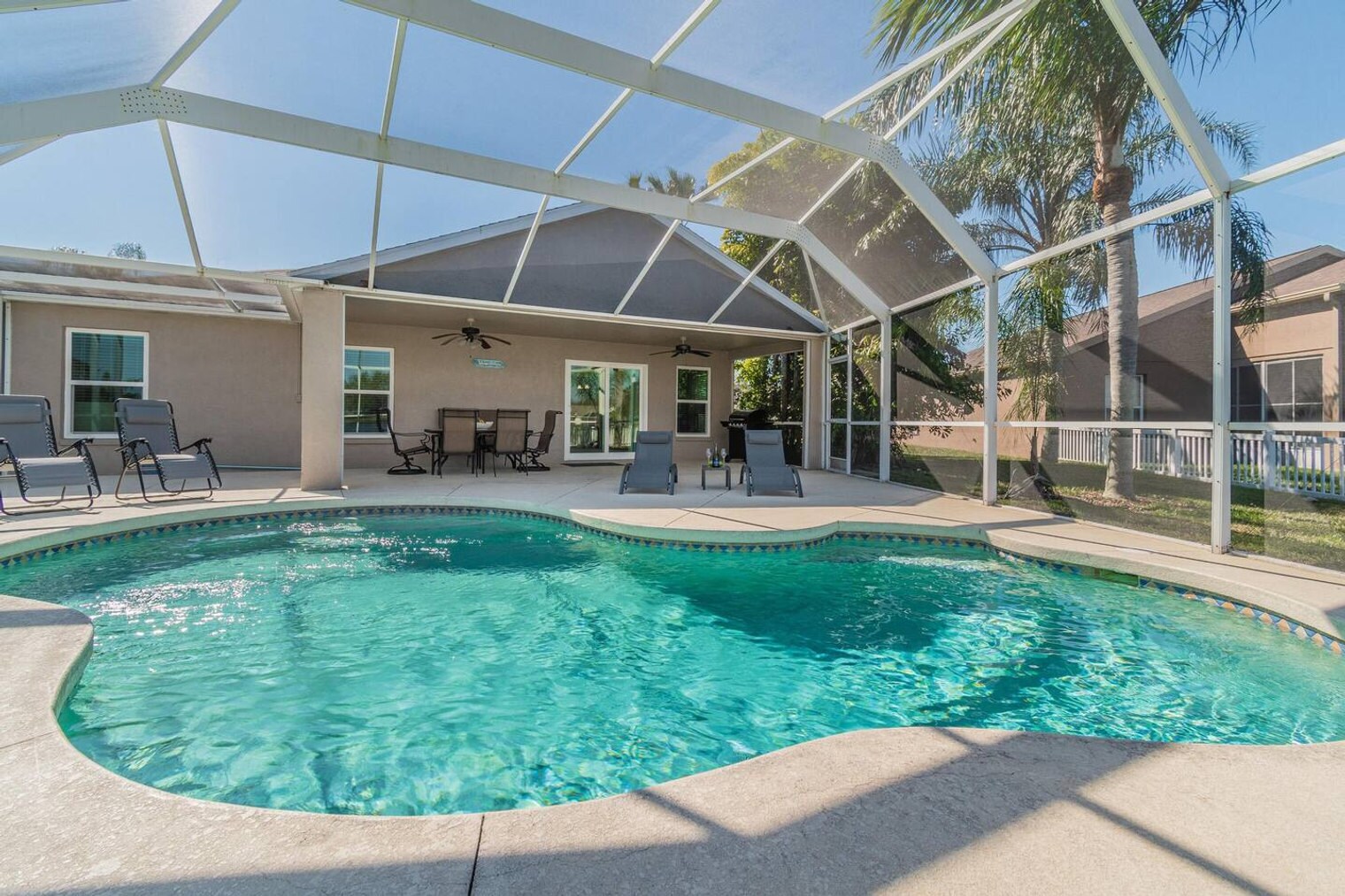 Building Photo - 4477 Sanibel Way