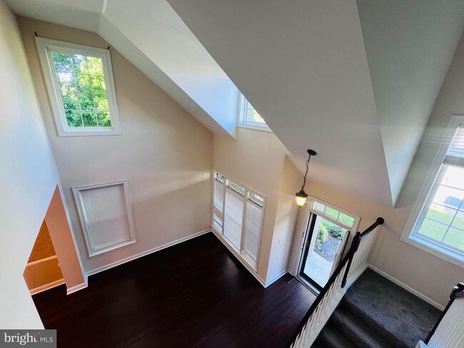 Building Photo - 115 Topaz Cir