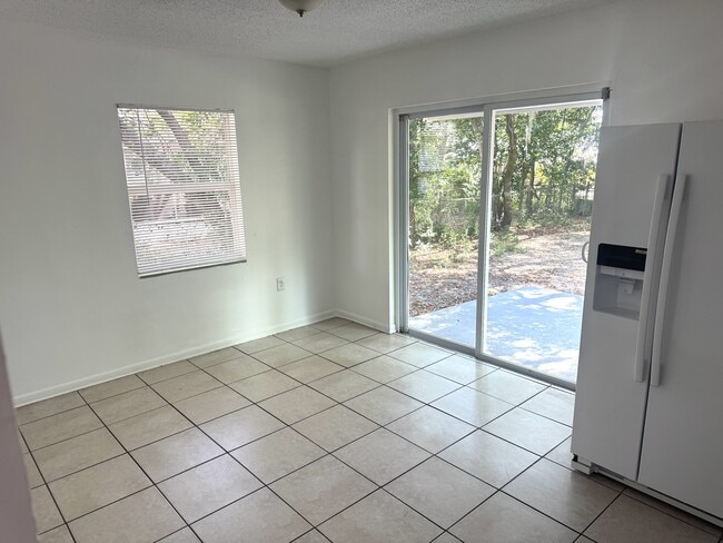 Building Photo - 8521 Chinaberry Dr