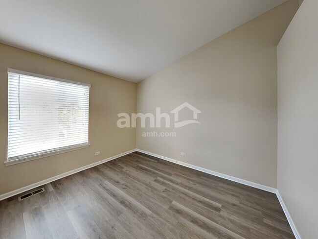 Building Photo - 1440 Summerhill Dr