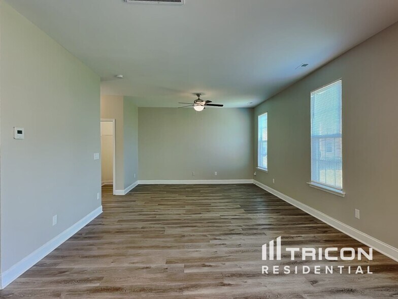 Building Photo - 3317 Lacewing Dr