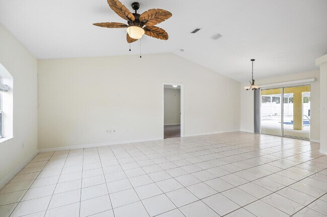 Building Photo - Palm Harbor Pool Home