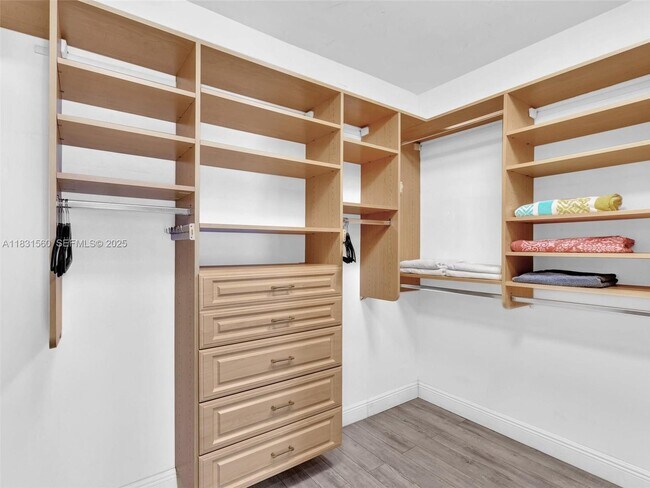 Building Photo - 413 Tamarind Dr