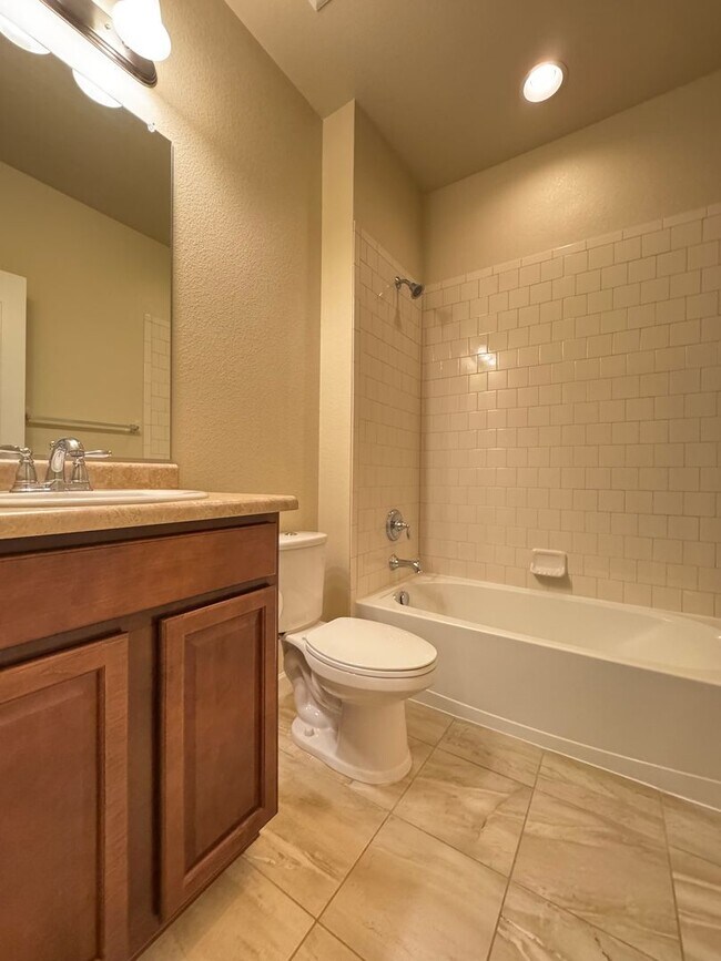 Building Photo - Beautiful Home in Rigden Farms