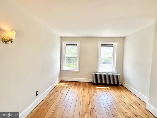 Building Photo - 52 Bayard St