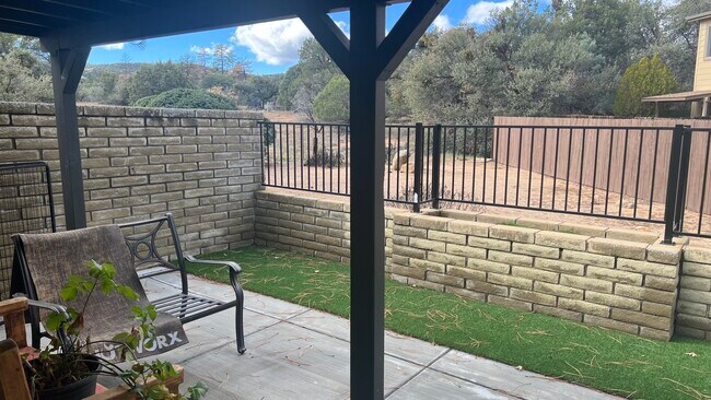 Building Photo - 1628 W Lindley Dr