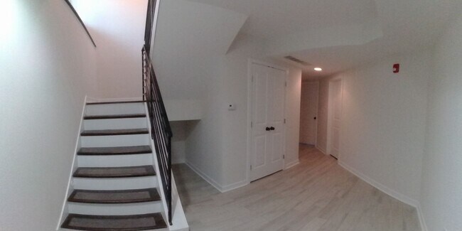 Building Photo - Incredible, modern apartment