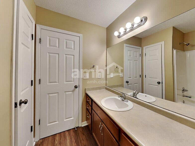 Building Photo - 3429 Queensbury Rd