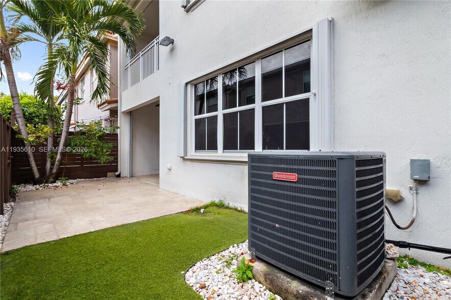 Building Photo - 8562 NW 108th Ave