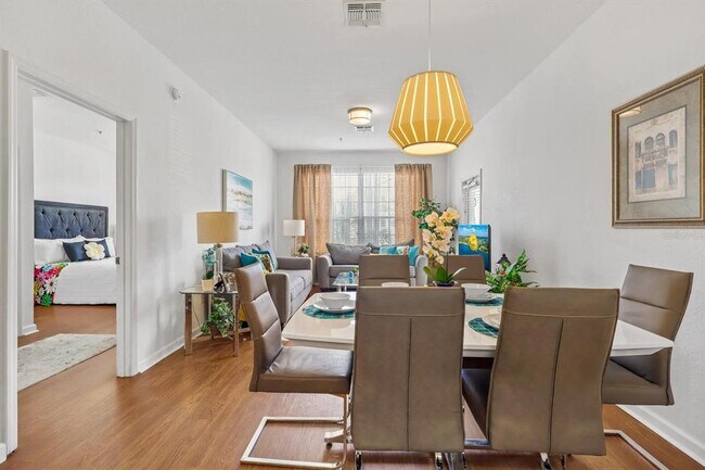 Building Photo - 2310 Silver Palm Dr