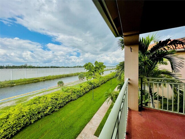 Building Photo - 6560 NW 114th Ave