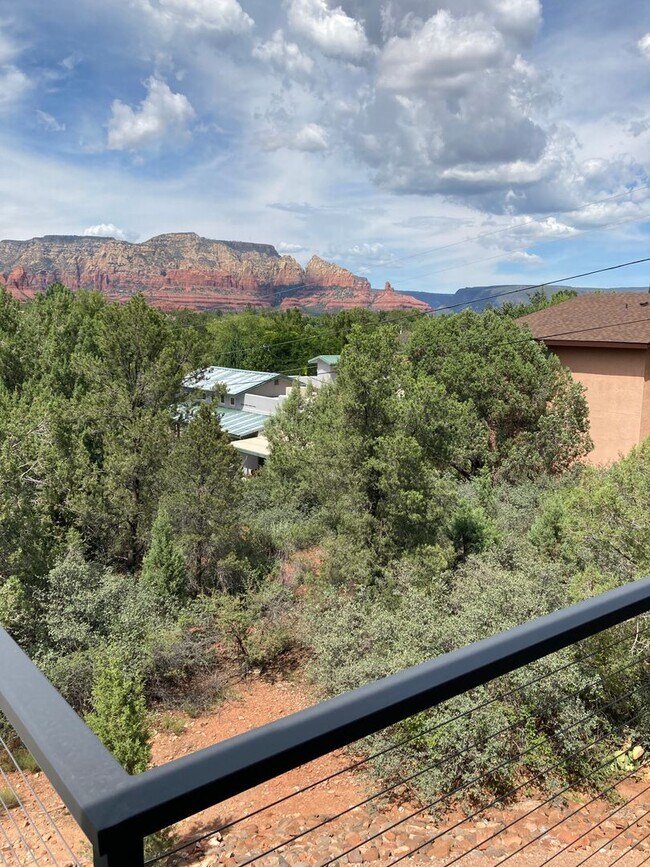 Building Photo - Spectacular, Panoramic Red Rock Views in West Sedona