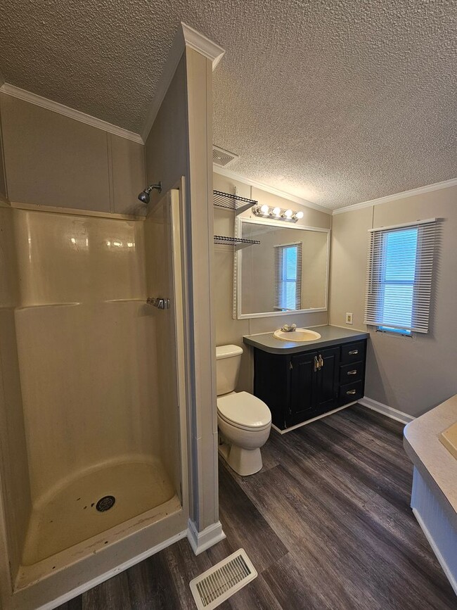 Building Photo - NEW LISTING!!!!!