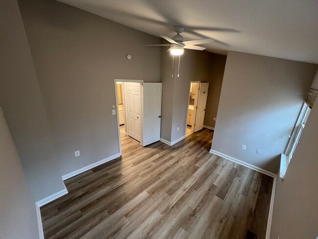 Building Photo - 5102 Spring Branch Blvd