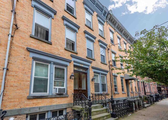 Building Photo - 349 7th St
