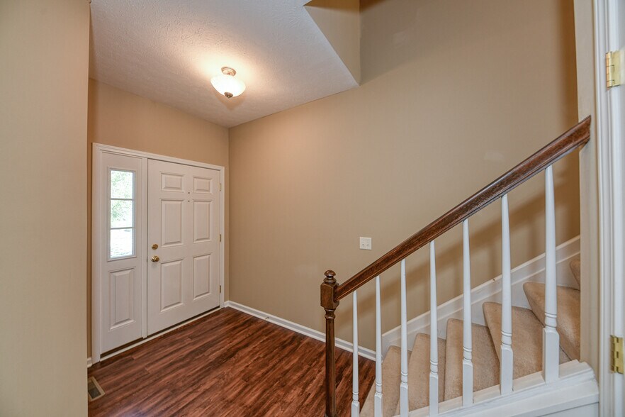 Building Photo - 5845 Crescent Ridge Dr