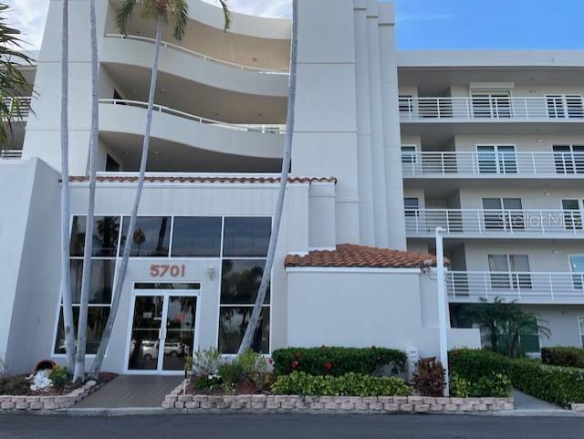 Building Photo - 5701 Bahia Del Mar Cir N
