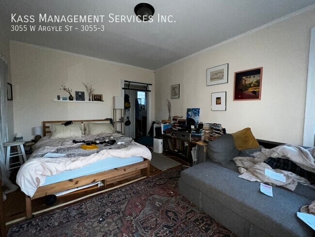 Building Photo - 3055 W Argyle St